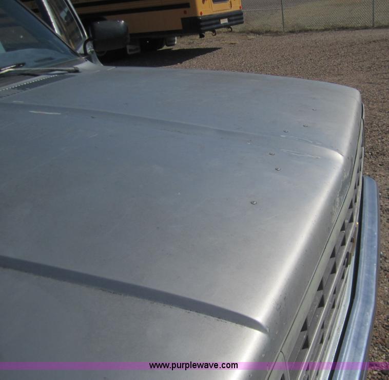 image for item B5767 1989 Chevrolet Suburban 1500 SUV