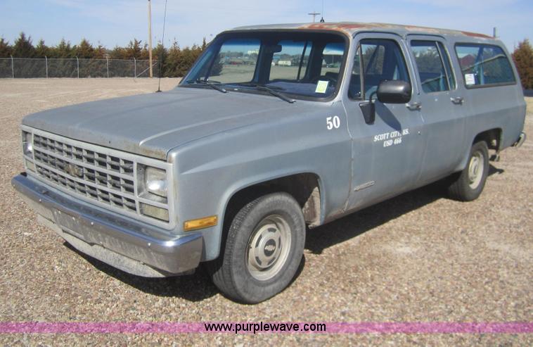 image for item B5769 1989 Chevrolet Suburban 1500 SUV