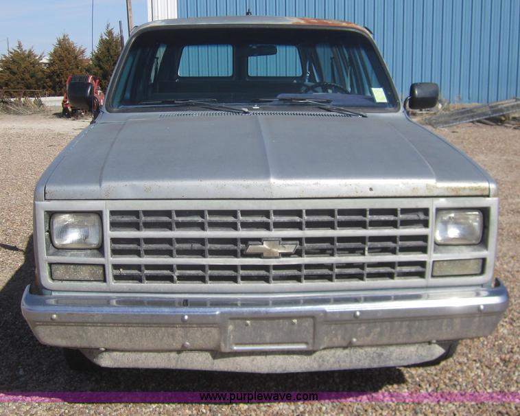 image for item B5769 1989 Chevrolet Suburban 1500 SUV