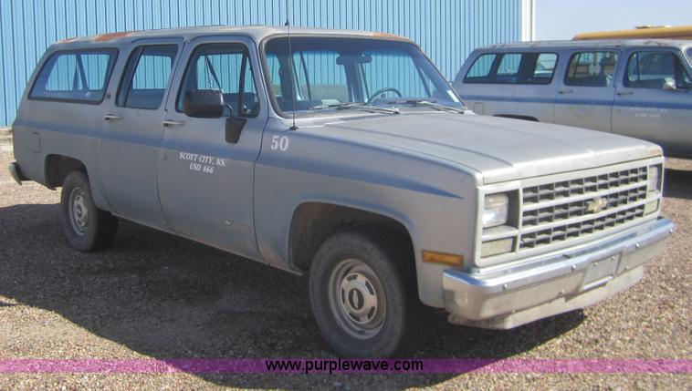 image for item B5769 1989 Chevrolet Suburban 1500 SUV