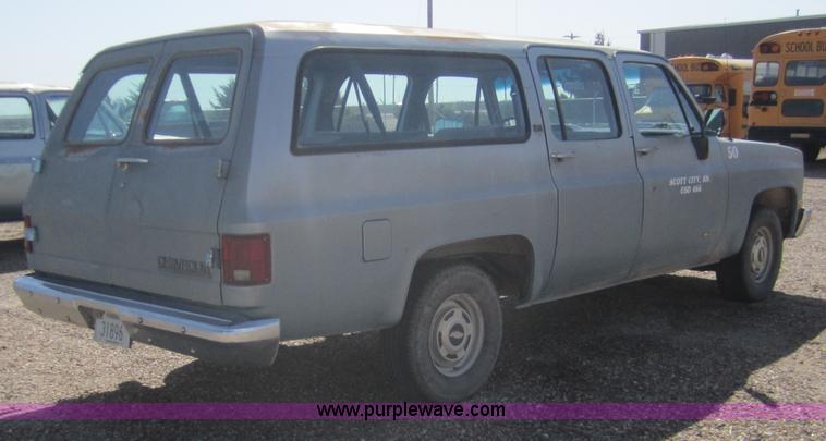 image for item B5769 1989 Chevrolet Suburban 1500 SUV