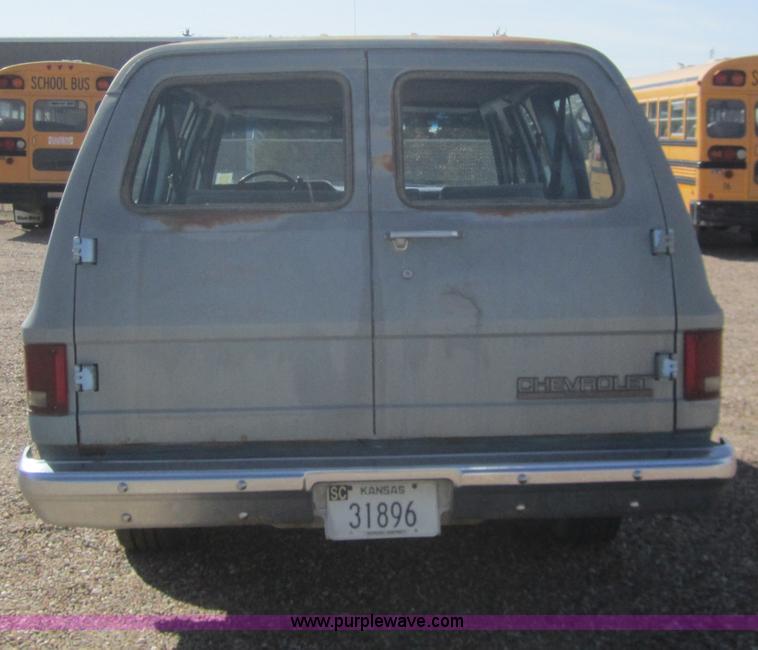 image for item B5769 1989 Chevrolet Suburban 1500 SUV