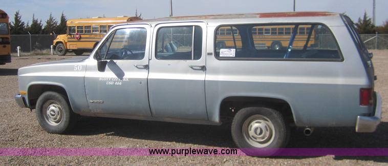 image for item B5769 1989 Chevrolet Suburban 1500 SUV