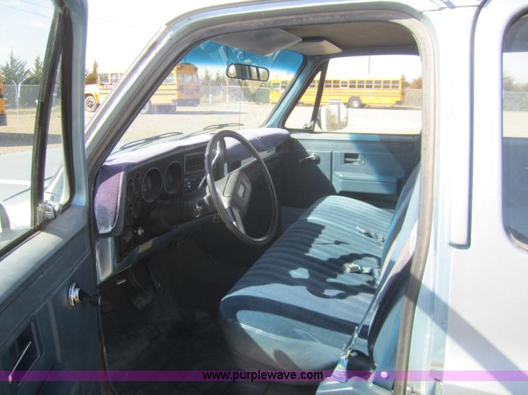 image for item B5769 1989 Chevrolet Suburban 1500 SUV