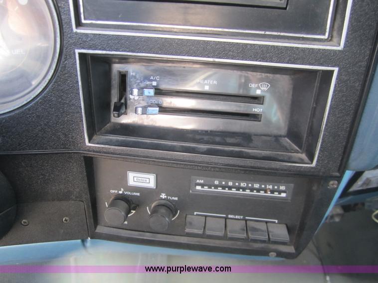 image for item B5769 1989 Chevrolet Suburban 1500 SUV