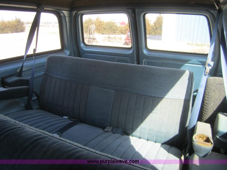 image for item B5769 1989 Chevrolet Suburban 1500 SUV