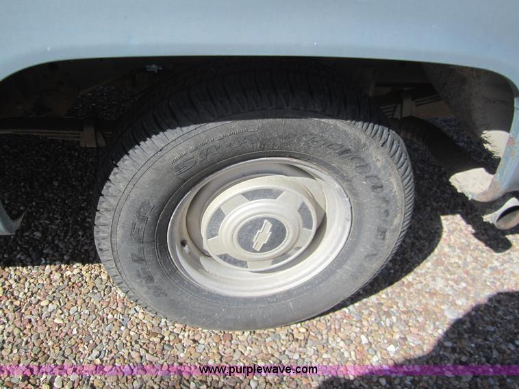 image for item B5769 1989 Chevrolet Suburban 1500 SUV