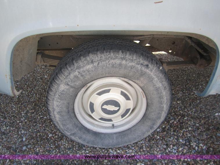 image for item B5769 1989 Chevrolet Suburban 1500 SUV