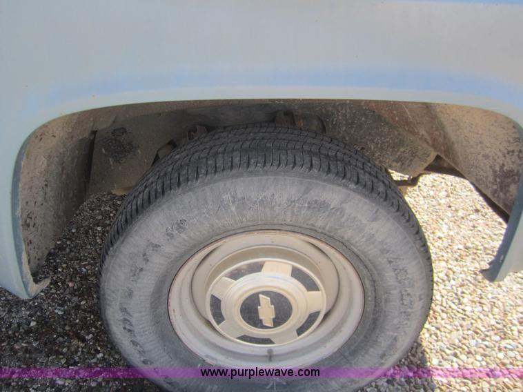 image for item B5769 1989 Chevrolet Suburban 1500 SUV