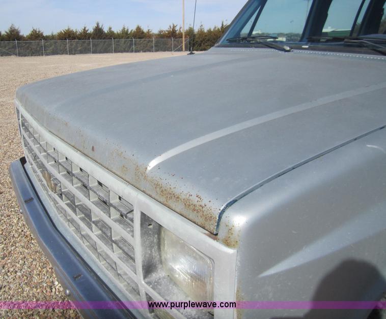 image for item B5769 1989 Chevrolet Suburban 1500 SUV