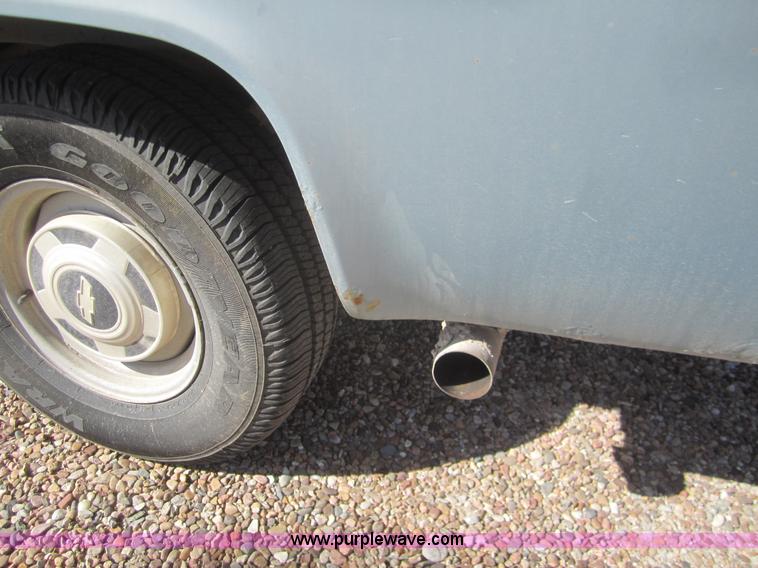 image for item B5769 1989 Chevrolet Suburban 1500 SUV