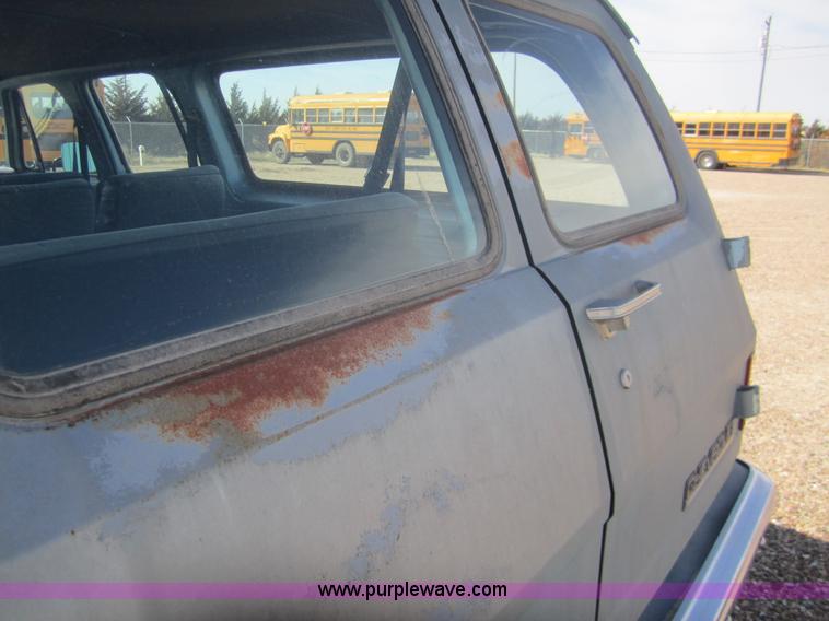 image for item B5769 1989 Chevrolet Suburban 1500 SUV