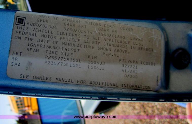 image for item B5769 1989 Chevrolet Suburban 1500 SUV