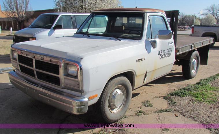 image for item B7193 1992 Dodge Ram D250 LE pickup truck