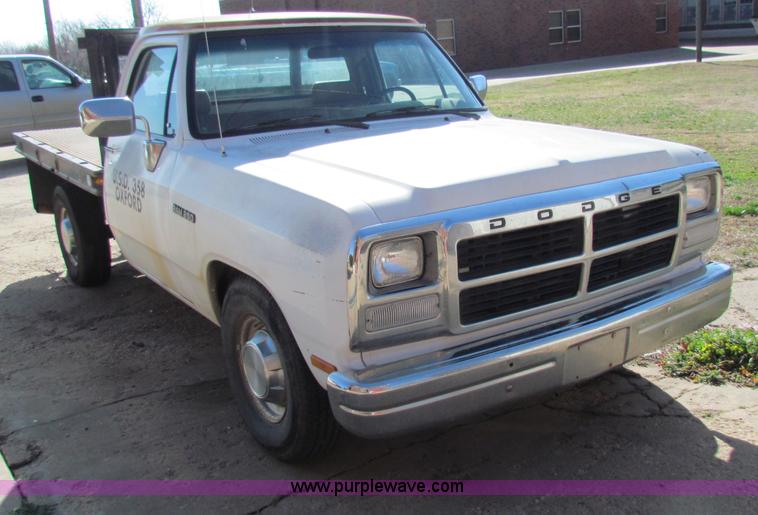 image for item B7193 1992 Dodge Ram D250 LE pickup truck