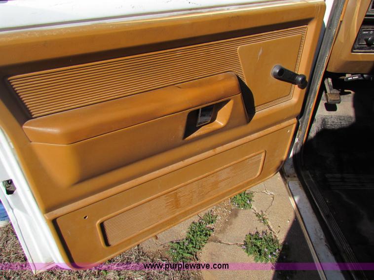 image for item B7193 1992 Dodge Ram D250 LE pickup truck