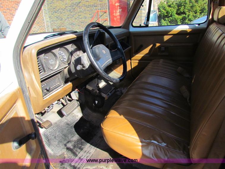 image for item B7193 1992 Dodge Ram D250 LE pickup truck