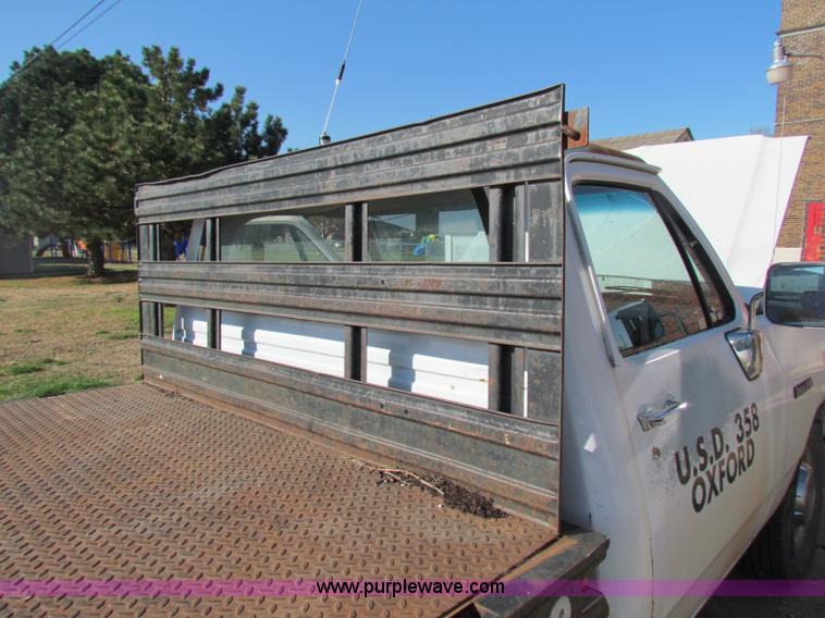 image for item B7193 1992 Dodge Ram D250 LE pickup truck