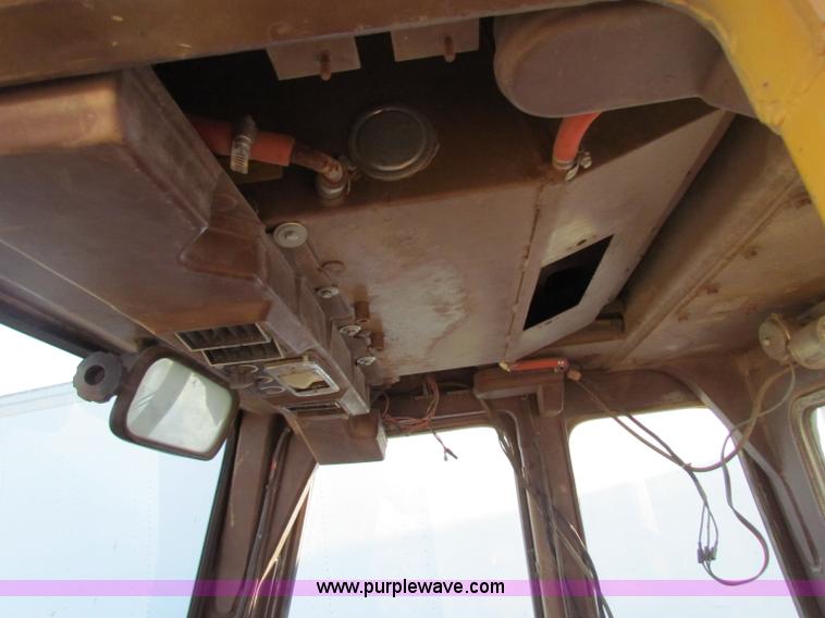 image for item B7195 1986 Caterpillar 955L track loader