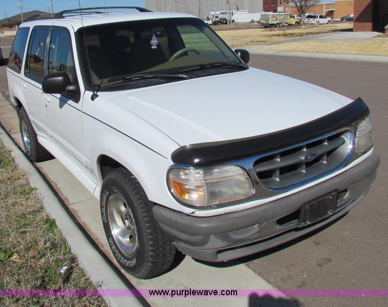 image for item B7196 1996 Ford Explorer XLT SUV