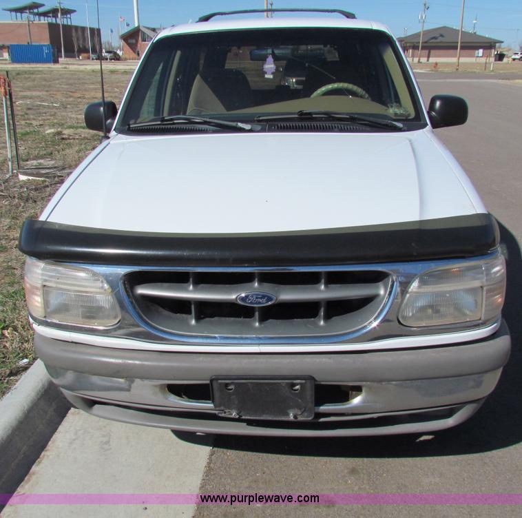 image for item B7196 1996 Ford Explorer XLT SUV