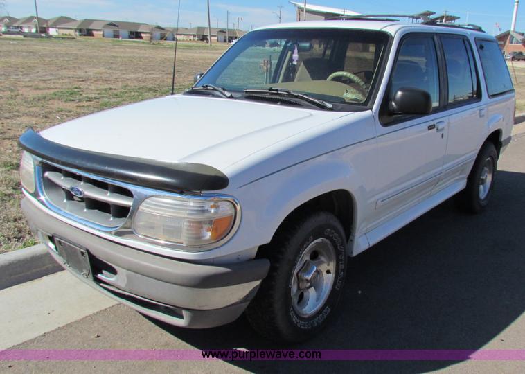 image for item B7196 1996 Ford Explorer XLT SUV