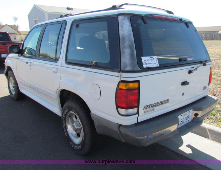 image for item B7196 1996 Ford Explorer XLT SUV