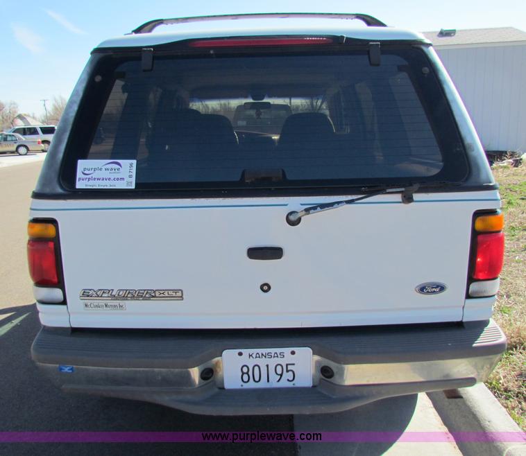 image for item B7196 1996 Ford Explorer XLT SUV