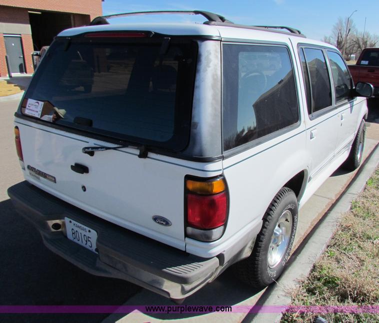 image for item B7196 1996 Ford Explorer XLT SUV