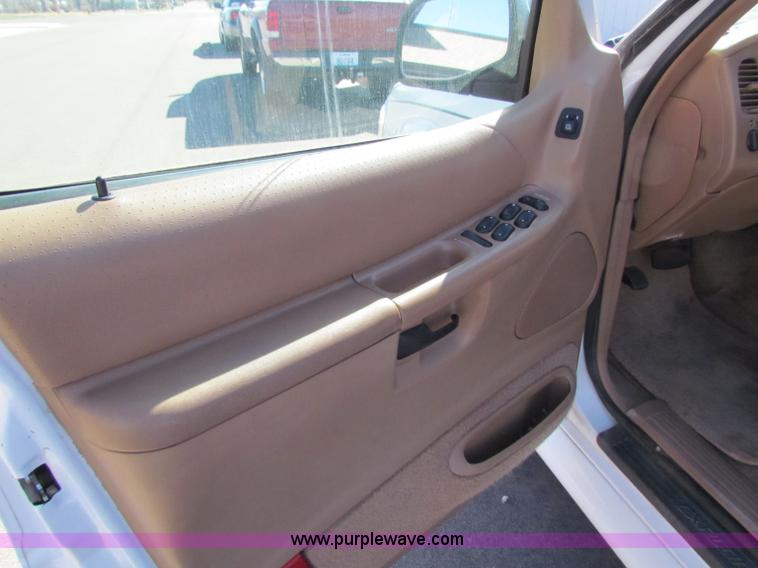 image for item B7196 1996 Ford Explorer XLT SUV