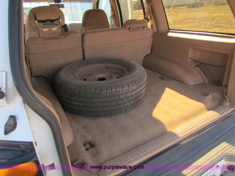 image for item B7196 1996 Ford Explorer XLT SUV