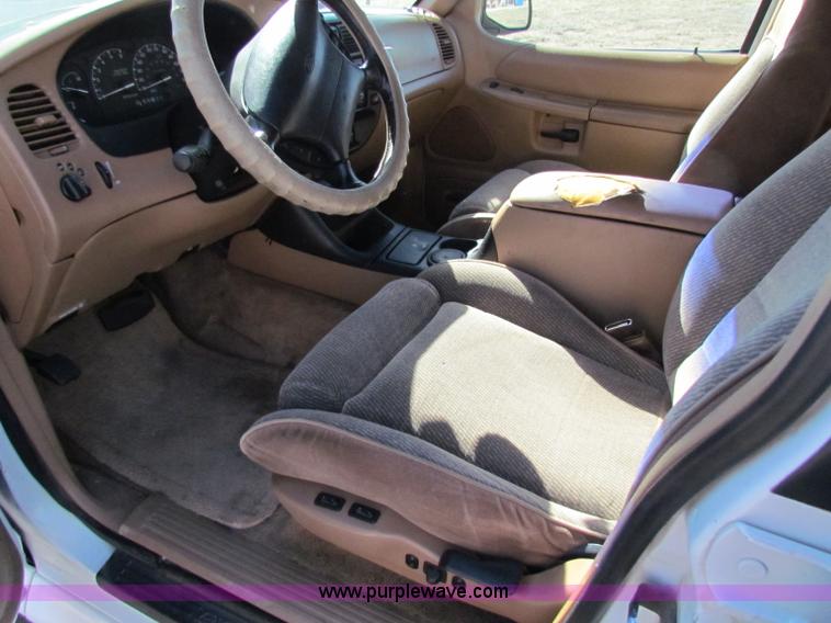 image for item B7196 1996 Ford Explorer XLT SUV