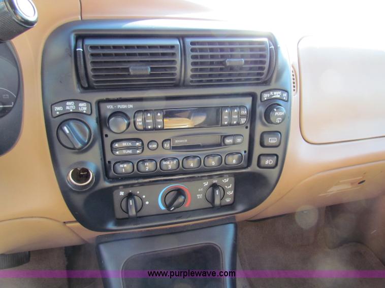 image for item B7196 1996 Ford Explorer XLT SUV