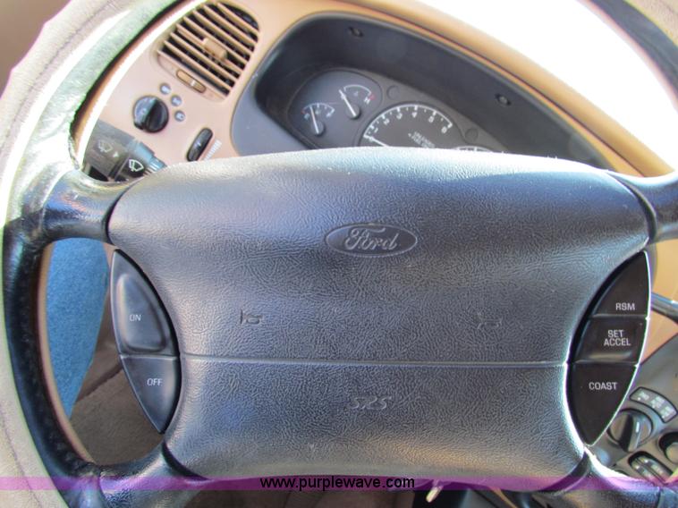 image for item B7196 1996 Ford Explorer XLT SUV