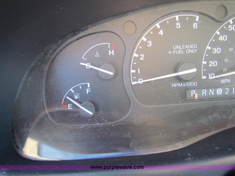 image for item B7196 1996 Ford Explorer XLT SUV