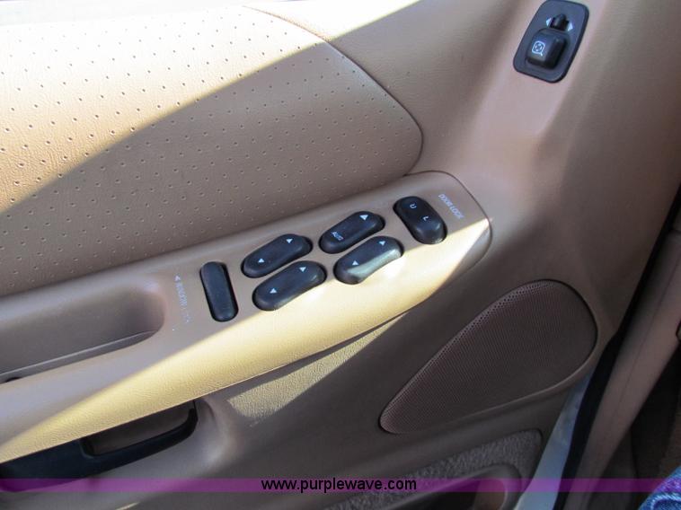 image for item B7196 1996 Ford Explorer XLT SUV