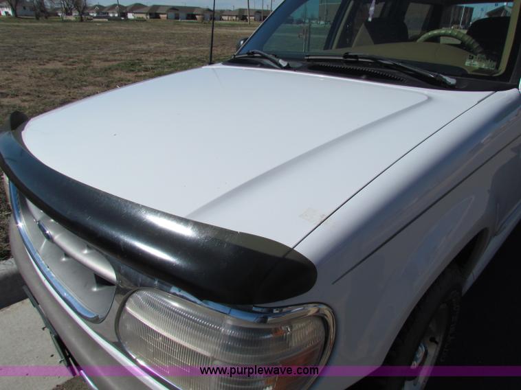 image for item B7196 1996 Ford Explorer XLT SUV