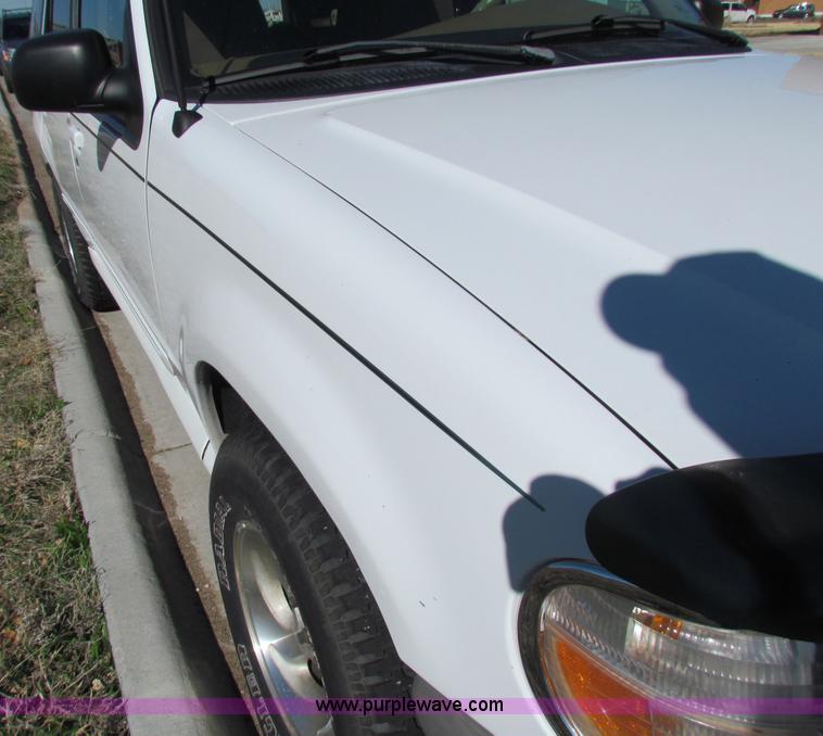 image for item B7196 1996 Ford Explorer XLT SUV