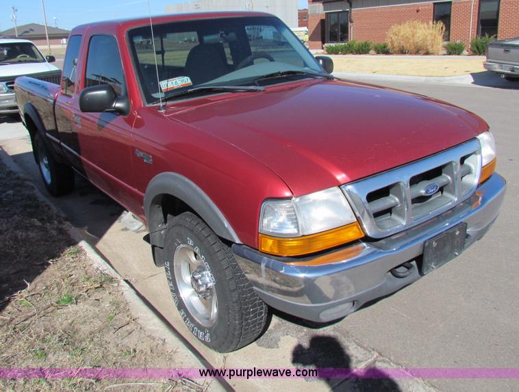 image for item B7197 1999 Ford Ranger SuperCab pickup truck
