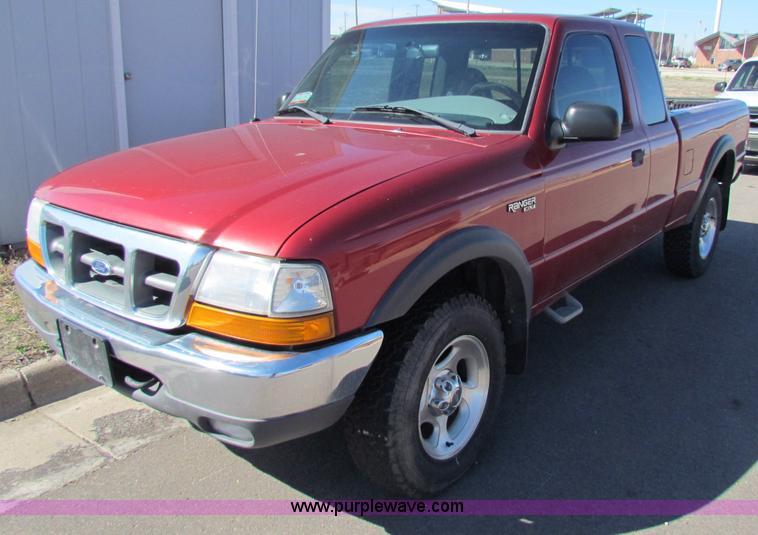 image for item B7197 1999 Ford Ranger SuperCab pickup truck
