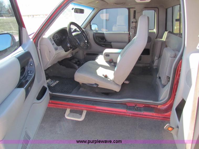 image for item B7197 1999 Ford Ranger SuperCab pickup truck