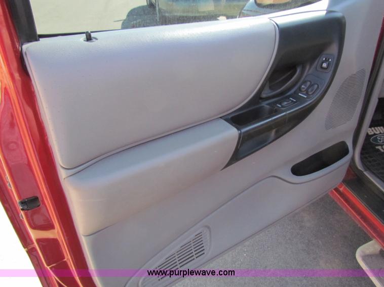 image for item B7197 1999 Ford Ranger SuperCab pickup truck