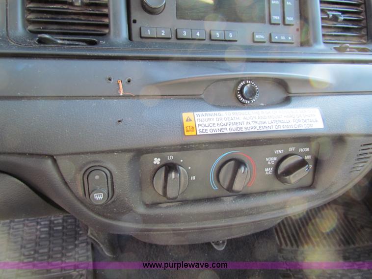 image for item B7198 2008 Ford Crown Victoria Police Interceptor