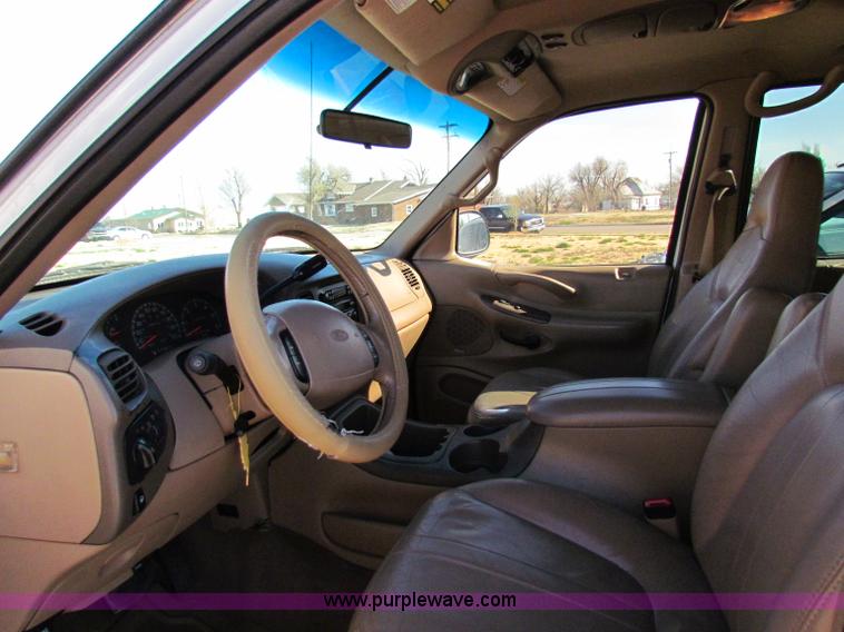 image for item B7199 1998 Ford Expedition Eddie Bauer SUV