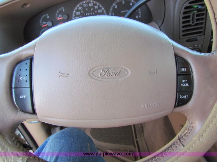 image for item B7199 1998 Ford Expedition Eddie Bauer SUV