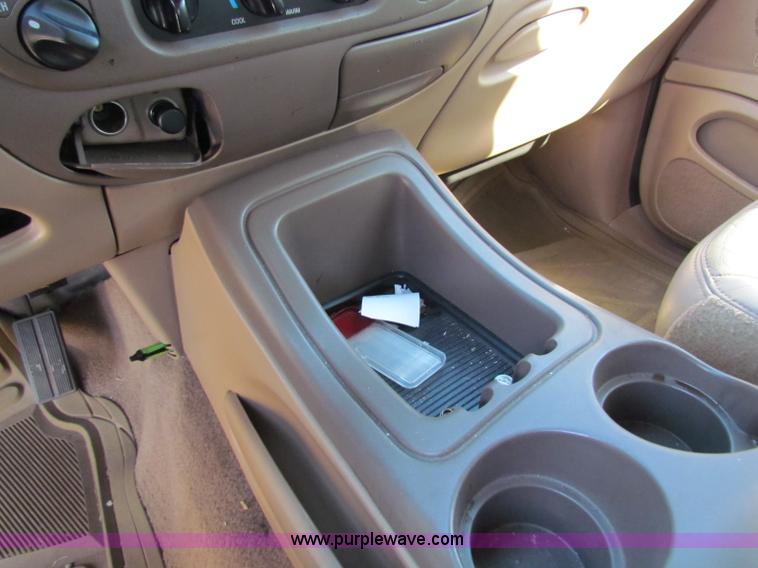 image for item B7199 1998 Ford Expedition Eddie Bauer SUV