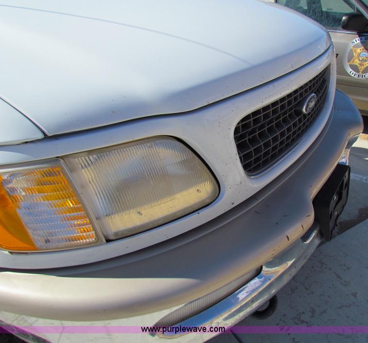 image for item B7199 1998 Ford Expedition Eddie Bauer SUV