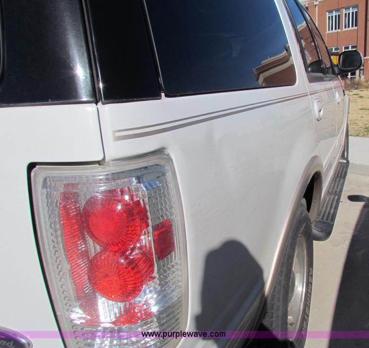 image for item B7199 1998 Ford Expedition Eddie Bauer SUV