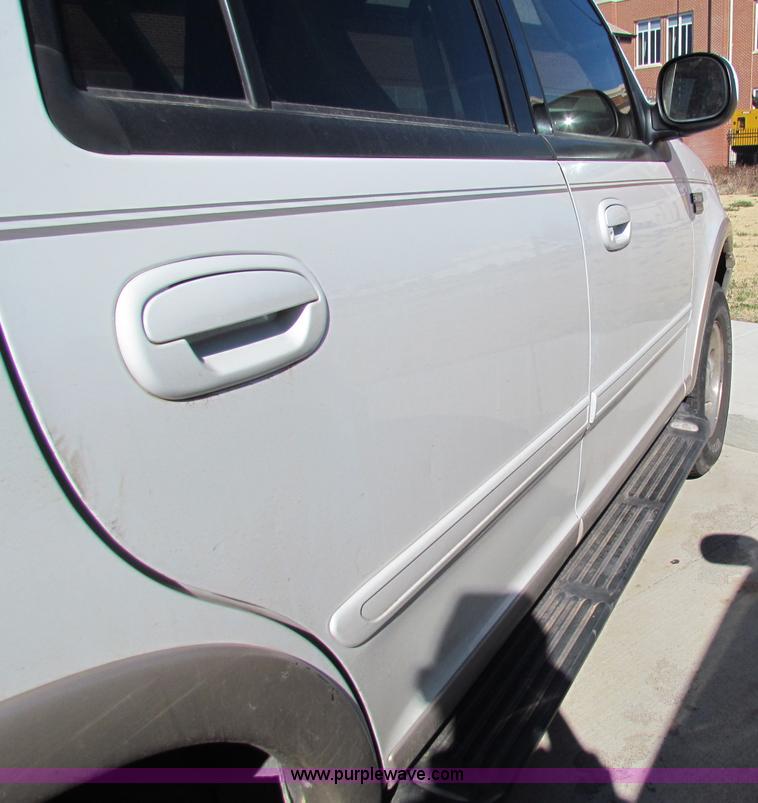 image for item B7199 1998 Ford Expedition Eddie Bauer SUV
