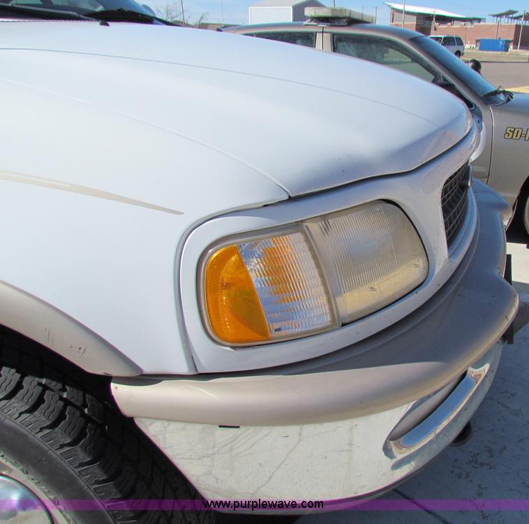 image for item B7199 1998 Ford Expedition Eddie Bauer SUV